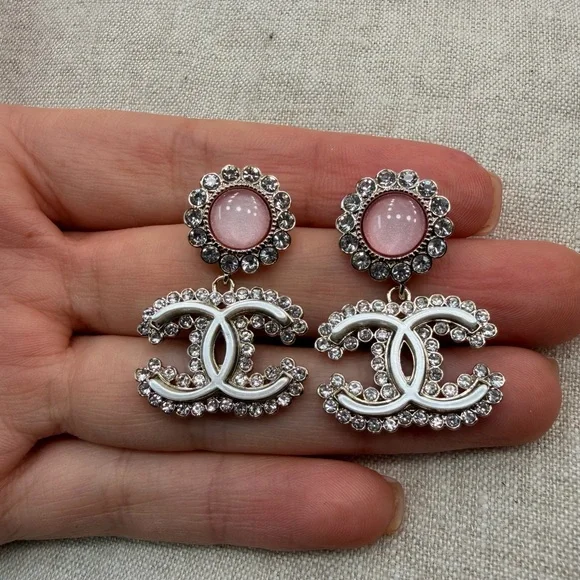 💗Chanel Pink Cabochon CC Crystal Drop Earrings✨ - Picture 7 of 12